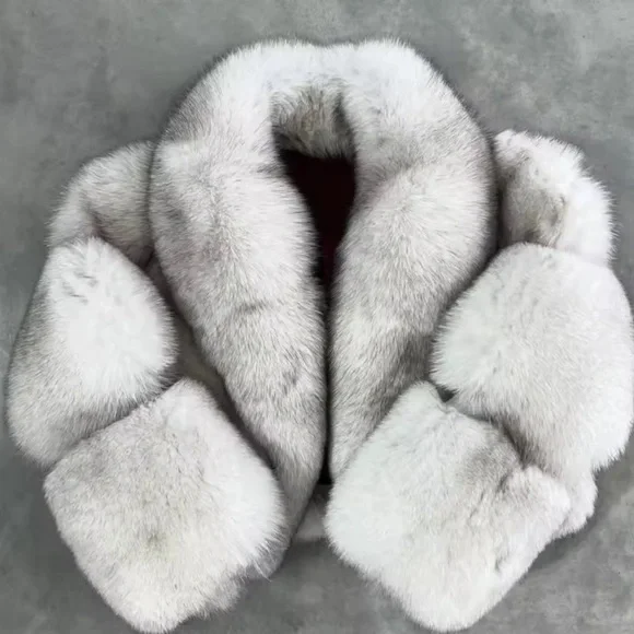 Elegant Women's real Fur Coat - Gray Silver Fox - Picture 6 of 12